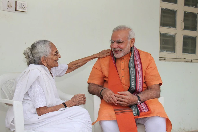 PM Modi With mother 6