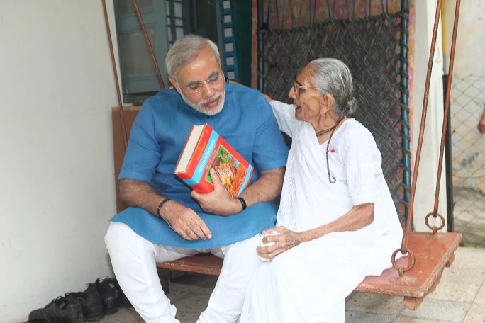 PM Modi With mother 8