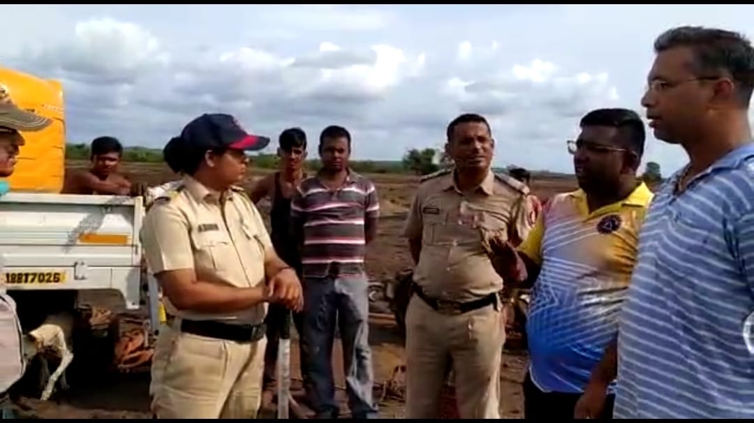 Protest against refinery at midnight in konkan