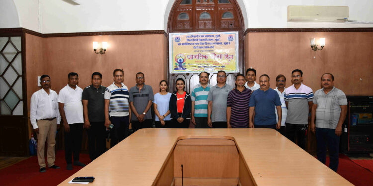 नगर दिवाणी व सत्र न्यायालयात आंतरराष्ट्रीय योग दिन साजरा 1