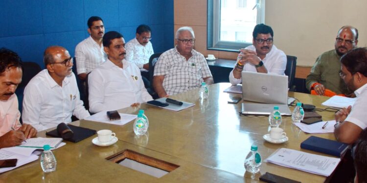 बीड जिल्ह्यातील जलजीवन मिशनमधील कामांच्या आढाव्यासाठी मंत्रालयात बैठक 1