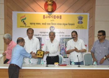 महाराष्ट्राच्या सहा दशकांतील जडणघडणीचा मागोवा घेणा-या ग्रंथांचे प्रकाशन 2 (1)