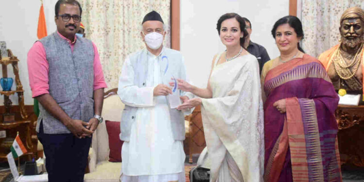 Governor presents Mother Teresa Memorial Award to Dia Mirza, Afroz Shah 1