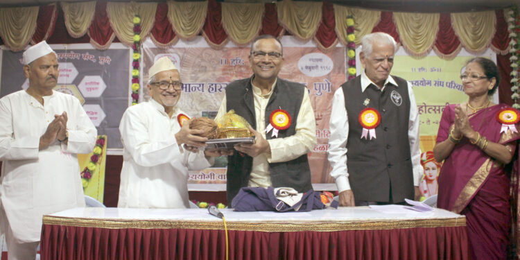 Dr Sadanand More Speaking in 'Pandharichi Wari' organized by Lokmanya Hasyayog Sangh Parivar
