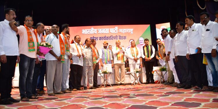 Nandurbar district shivsena chief dr vikrant more joins bjp