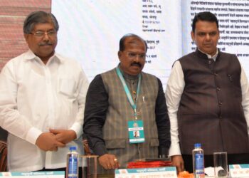 Raja Mane Artce on Devendra Fadnavis