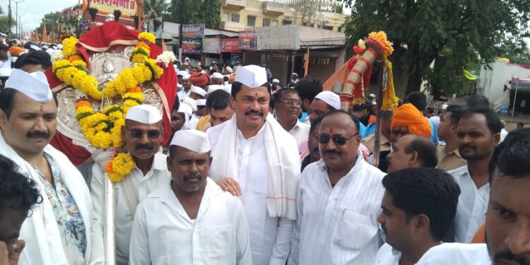 Nana Patole In Tukaram maharaj palkhi