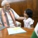 pm narendra modi meets 8 year old girl