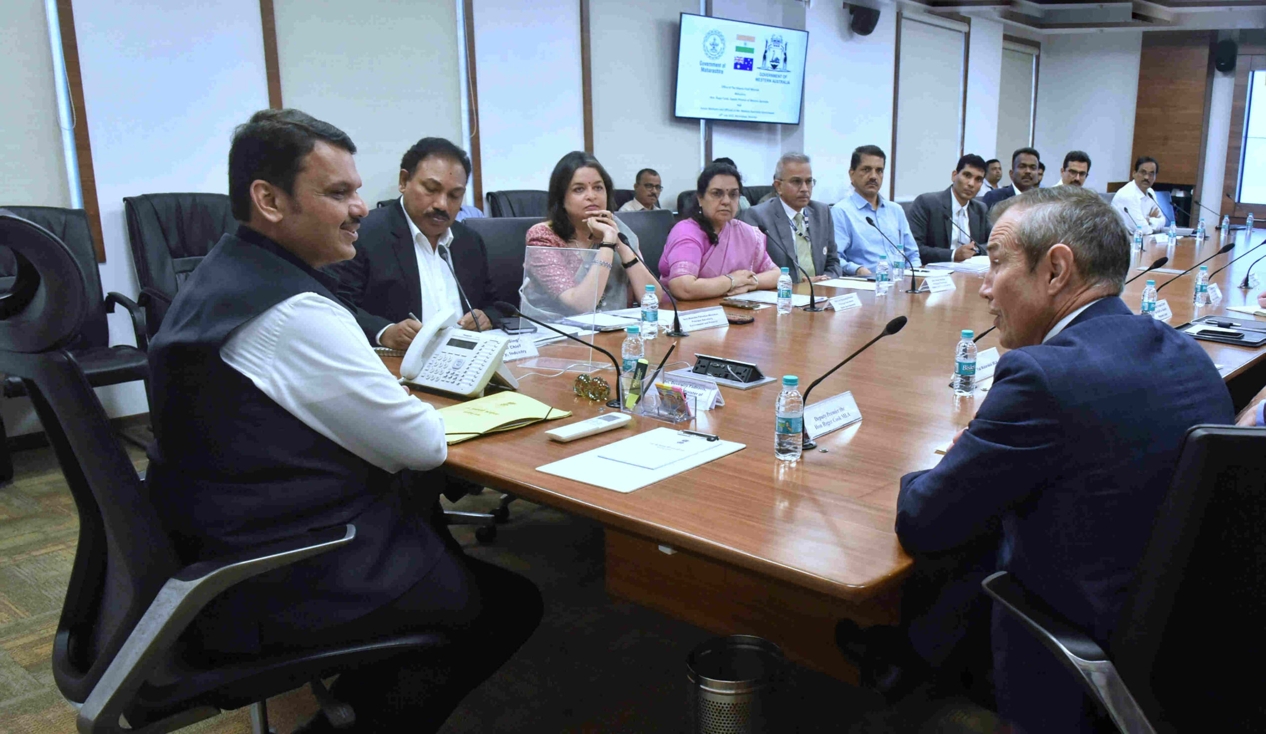 Australian delegation met Deputy Chief Minister Devendra Fadnavis