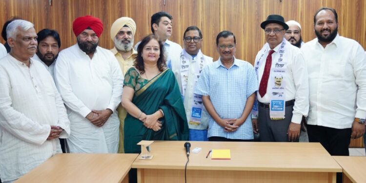 ex-MP Haribhau Rathod and former Police Officer Dhanraj Vanjari