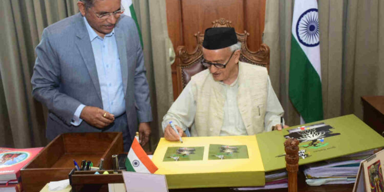 Maharashtra Governor releases poetry book by MU VC Suhas Pednekar 3