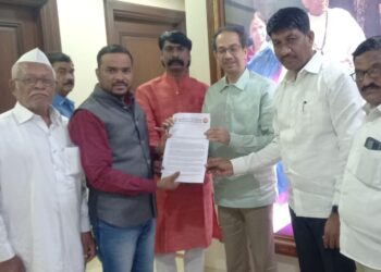 Maratha protesters discuss with Uddhav Thackeray