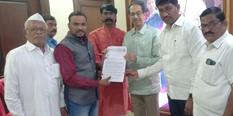 Maratha protesters discuss with Uddhav Thackeray