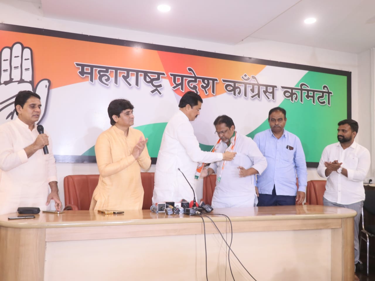 Vanchit Bahujan Aghadi and MIM office bearers joins Congress