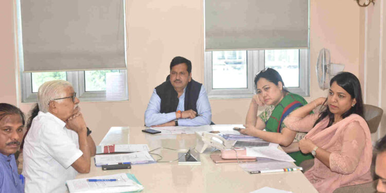 एकात्मिक बालविकास सेवा योजनेमधील अंगणवाडी कर्मचा-यांच्या मानधनाबाबत आयोजित बैठक 1