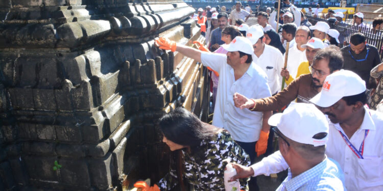 जागतिक पर्यटन दिनाचे औचित्य साधनू गेट वे ऑफ इंडिया परिसरात स्वच्छता अभियान 1