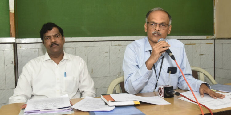 मा. निवडणूक अधिकारी श्रीकांत देशपांडे यांची पत्रकार परिषद 1