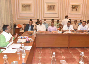 मा. वनमंत्री सुधीर मुनगंटीवार यांची जे एन पी टी कांदळवन क्षेत्र जमीन हस्तांतरण बैठक 1