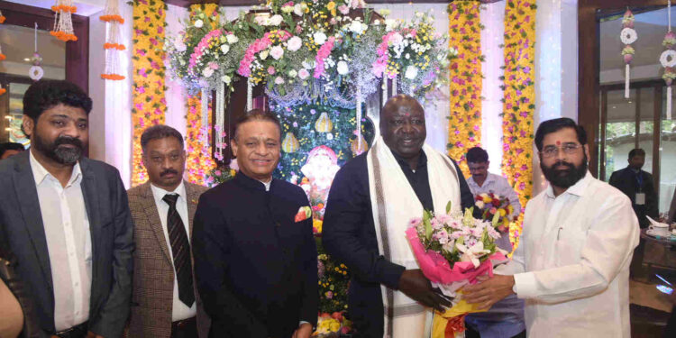 युगांडाच्या शिष्टमंडळाने घेतली मुख्यमंत्र्यांची भेट 2