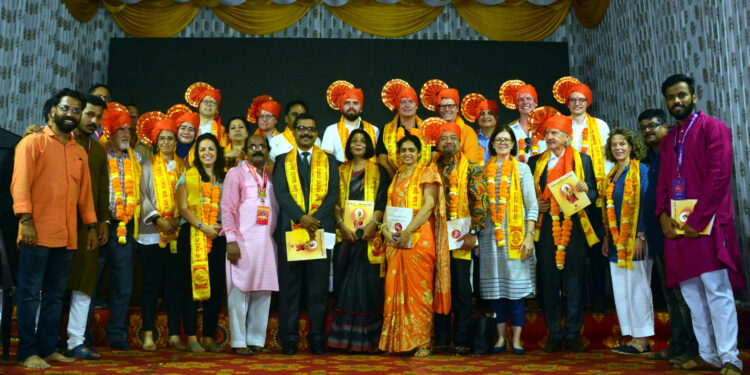 विविध देशांच्या महावाणिज्य दूतांनी घेतले मानाच्या गणपतींचे दर्शन 2