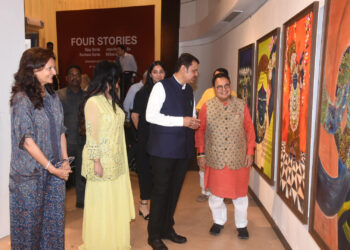 ‘फोर स्टोरीज’ कला प्रदर्शनास उपमुख्यमंत्र्यांची भेट (3)