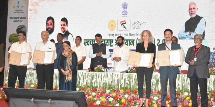 स्वच्छ महाराष्ट्र अभियान (नागरी) २.० चा मुख्यमंत्री एकनाथ शिंदे आणि उपमुख्यमंत्री देवेंद्र फडणवीस यांच्या हस्ते शुभारंभ 4 (1).jpg