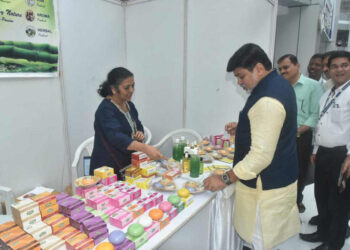 Minister Uday Samant visited the exhibition of rural entrepreneurs