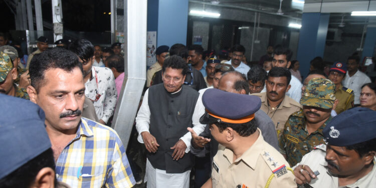 Charni Road Station Railway Bridge