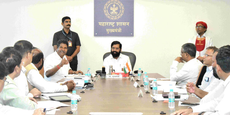 मा.मुख्यमंत्री यांच्या उपस्थितीत निळवंडे कालव्याच्या कामाबाबत बैठक 2.jpg