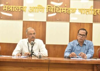 citizens turned 18 years on or before January, April, July and October can register as advance voters