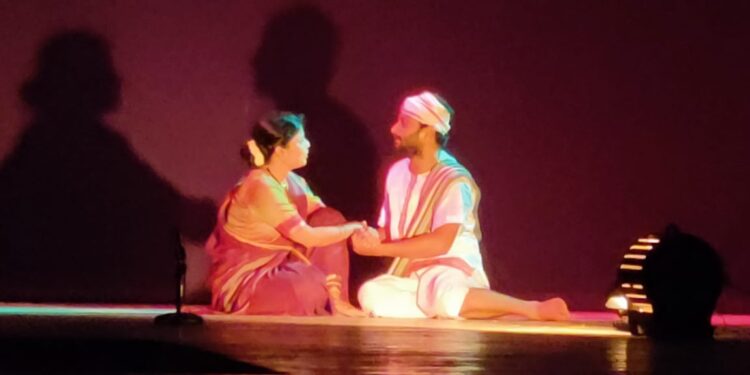 Nagvanshi Kasare appreciates Godhadi marathi play