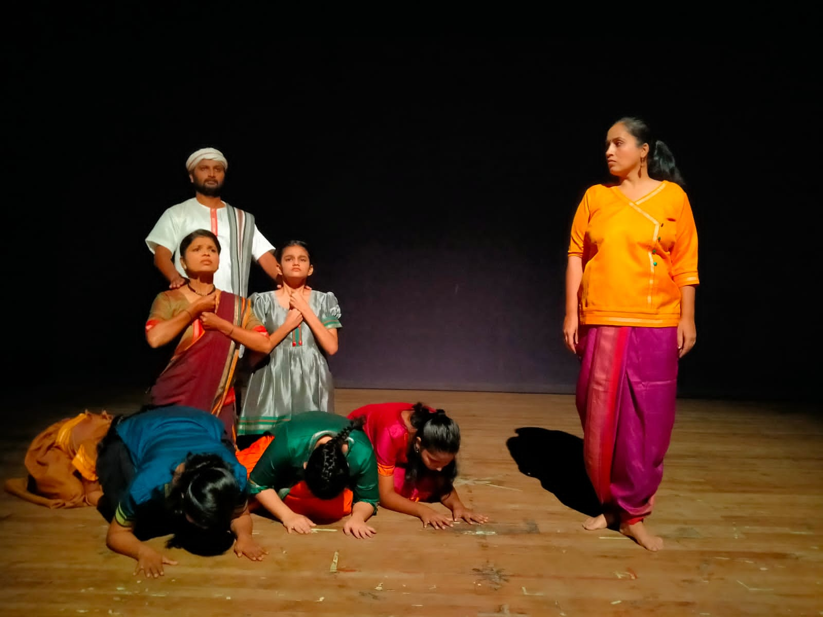 Nagvanshi Kasare appreciates Godhadi marathi play