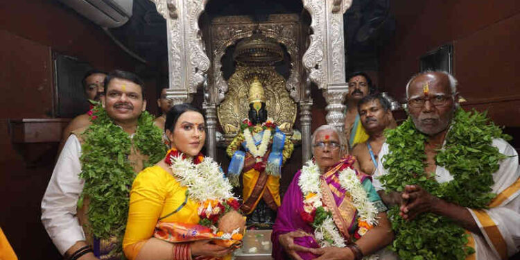 बा… विठ्ठला शेतकरी, कष्टकरी वर्गाला सुजलाम सुफलाम कर!