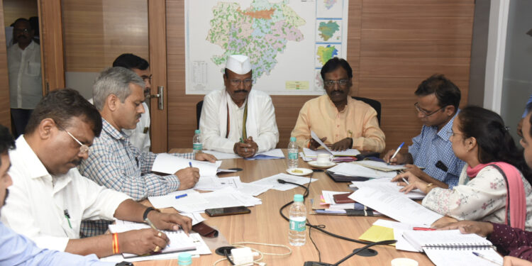 प्रमुख पीक विमा कंपन्यांच्या प्रतिनिधींसोबत बैठक 1