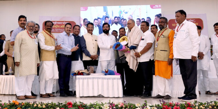 मराठी पत्रकार परिषदेच्या 43 व्या व्दैवार्षिक राष्ट्रीय अधिवेशन प्रसंगी-1