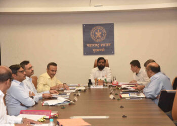 मा मुख्यमंत्री यांच्या उपस्थितीत सागरी किनारे बैठक 1