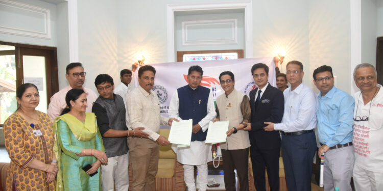 मा शिक्षण मंत्री दीपक केसरकर यांच्या उपस्थितीत सामंजस्य करार कार्यक्रम.jpg