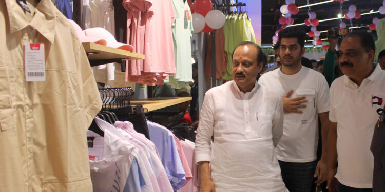 'Extape' sportswear and lifestyle global brand of 5 Marathi youths from Pune! Launched by Ajit Pawar!!