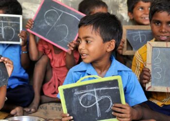 RTE कायदा अस्तित्वात येऊन ११ वर्षे झाले तरी महाराष्ट्र सरकारने दंड वसूल करायची प्रक्रियाच का स्थापीत केली नाही?