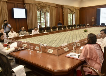 मा.मुख्यमंत्री यांच्या उपस्थितीत सैनिक कल्याण विभागाची बैठक 1