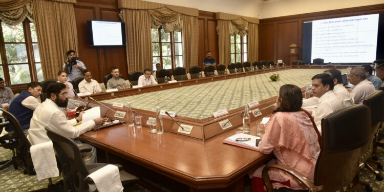 मा.मुख्यमंत्री यांच्या उपस्थितीत सैनिक कल्याण विभागाची बैठक 1