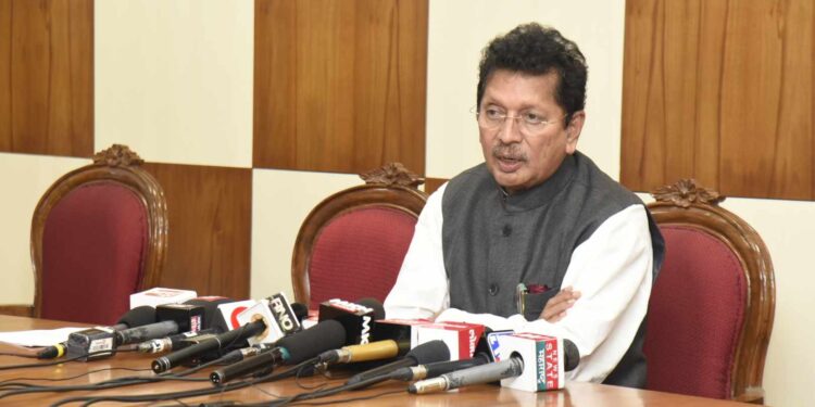 Hon.Min deepak kesarkar press at Mantralaya-1